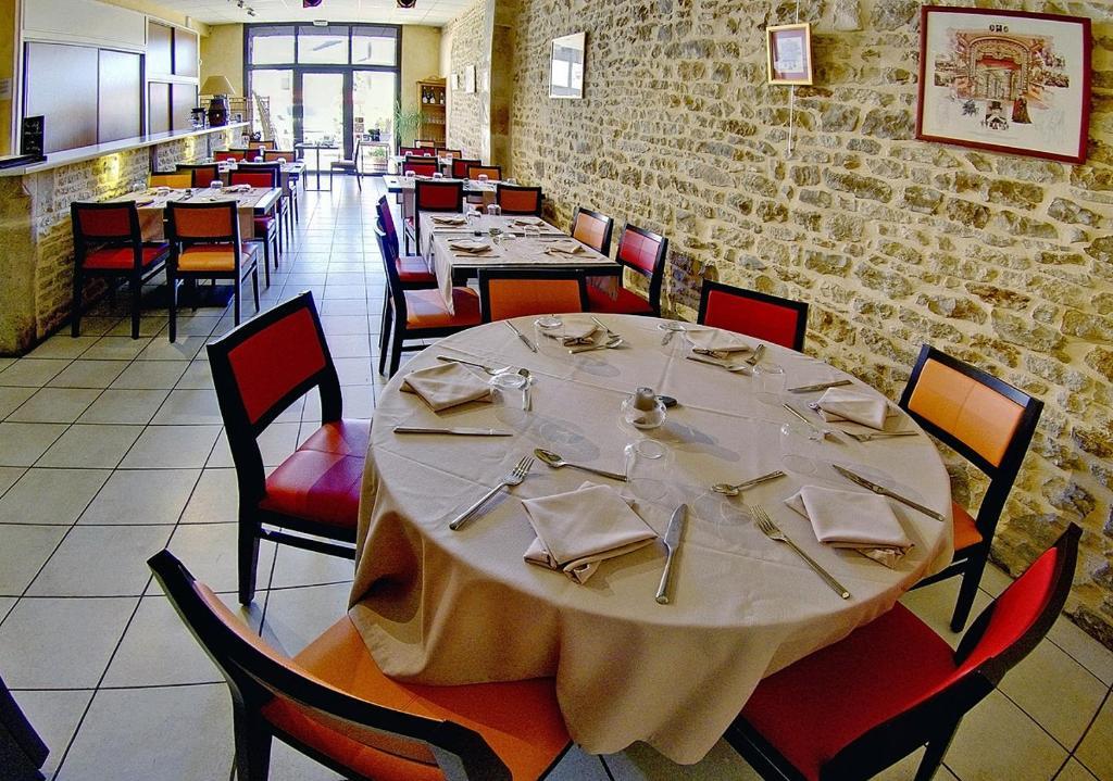Relais Du Lac Villegusien-le-Lac Luaran gambar